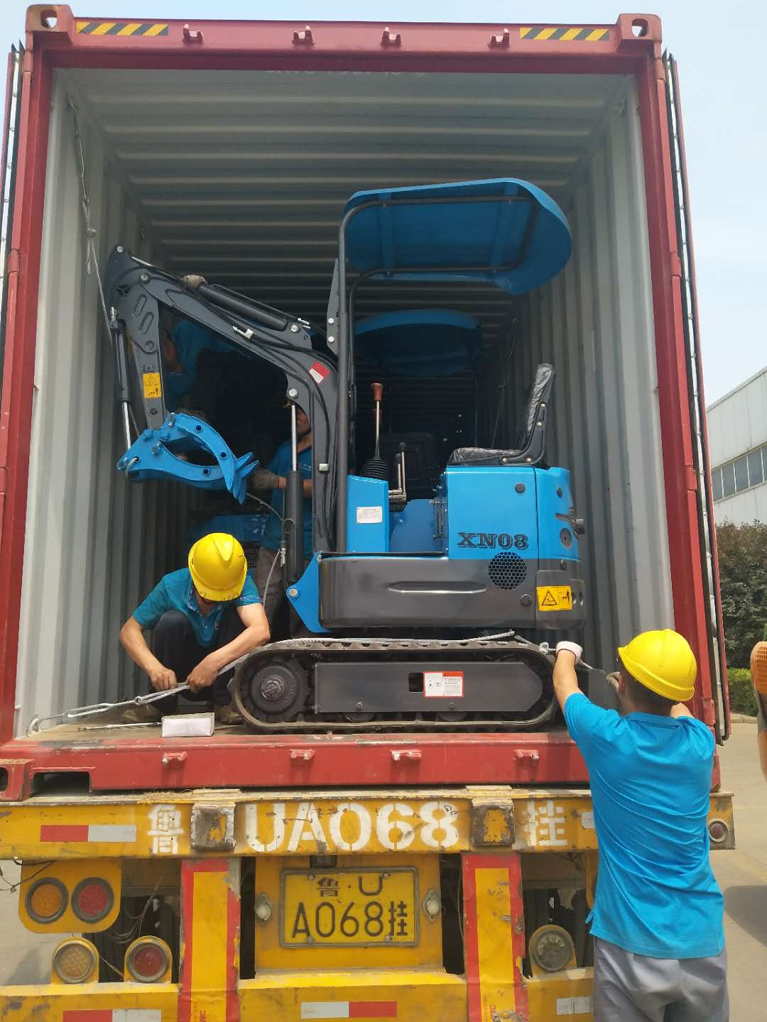 Loading the Rhinoceros XN08 Crawler excavator ready to export from our factory, Shandong Ken Stone Heavy Machinery Co., LTD