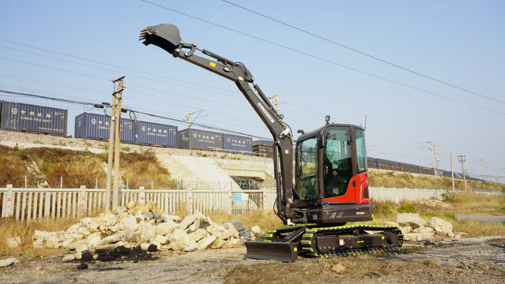 Rhinoceros XN35Pro Crawler Excavator at work, from Shandong Ken Stone Heavy Machinery Co., LTD. Discover our Xi niu excavators!